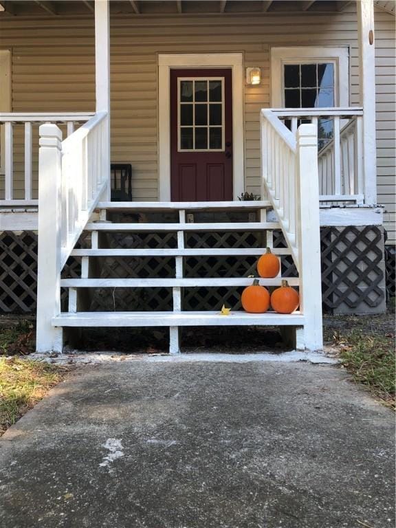 doorway to property featuring covered porch