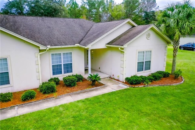 ranch-style home with a front yard