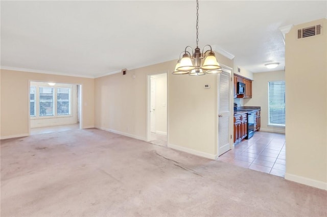 empty room featuring visible vents, ornamental molding, a notable chandelier, and light colored carpet