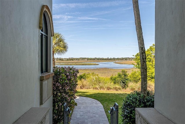 view of yard featuring a water view