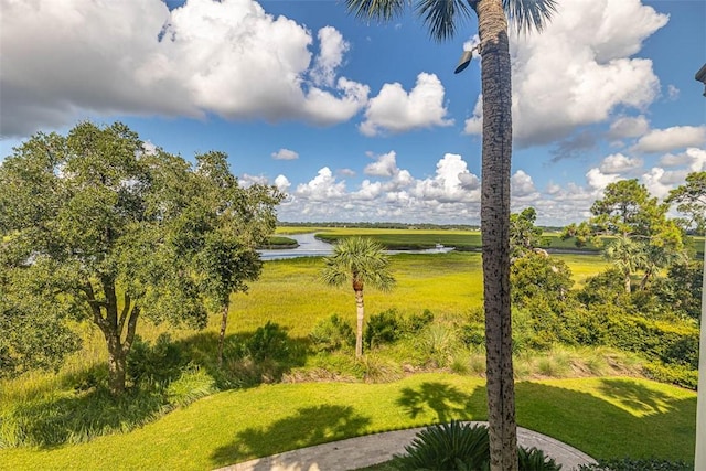 view of yard featuring a water view