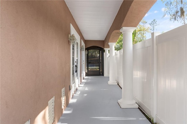 142 Montrose, Saint Simons Island, GA 31522 - hall featuring ornate columns