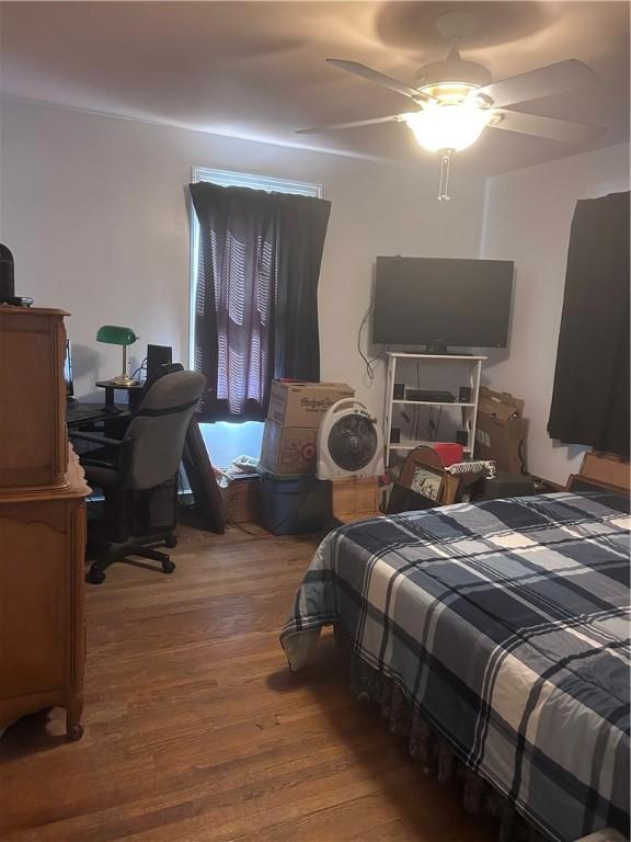 1401 Carswell Ave, Waycross, GA 31501 - bedroom featuring wood finished floors, an office area, and a ceiling fan
