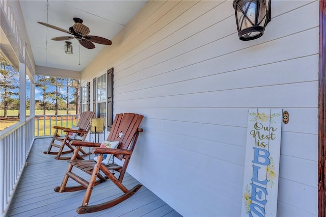 sunroom with a ceiling fan