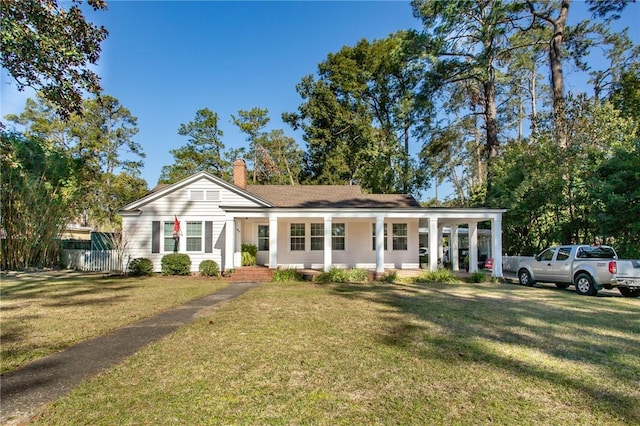 view of front of property featuring a chimney, a porch, a front lawn, and fence