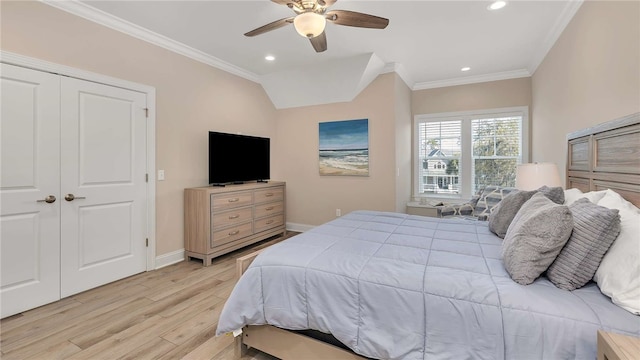 bedroom with ceiling fan, a closet, ornamental molding, and light wood-type flooring