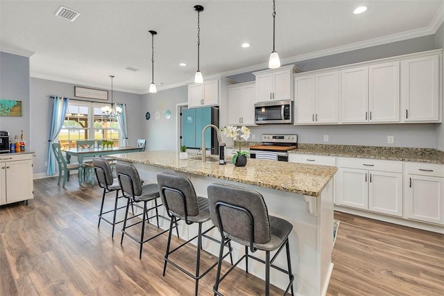 69 Allie Loop, Brunswick, GA 31525 - kitchen with stainless steel appliances, crown molding, white cabinetry, light wood-type flooring, and recessed lighting