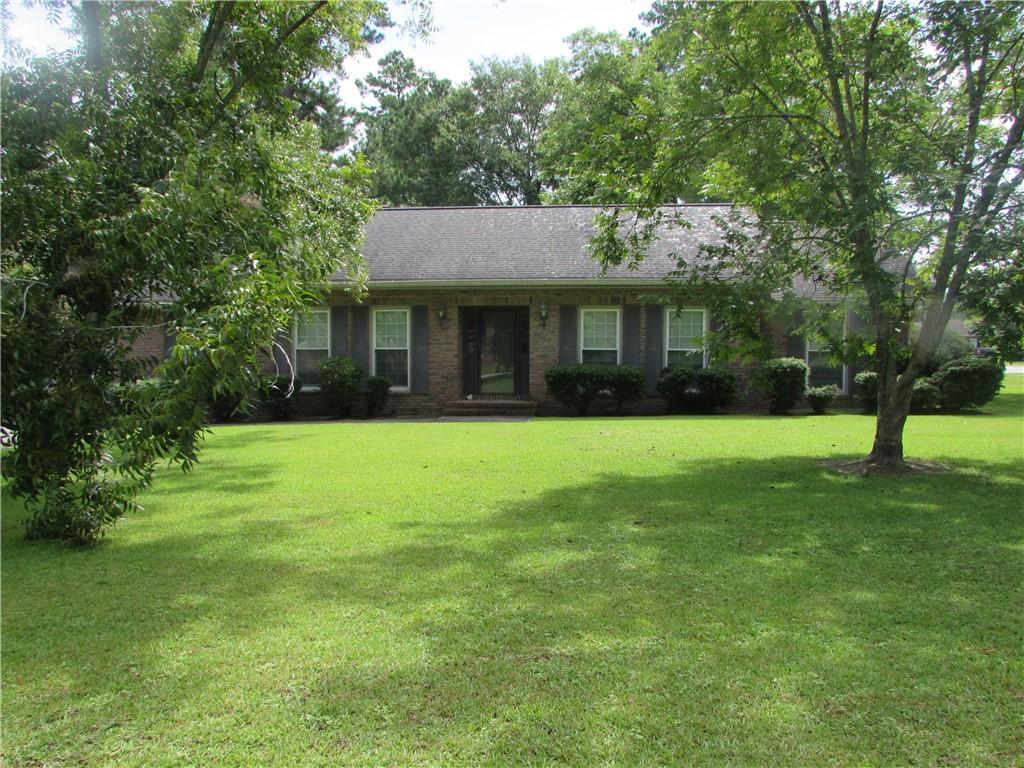 2500 Red Oak Dr, Waycross, GA 31501 - ranch-style house featuring a front lawn