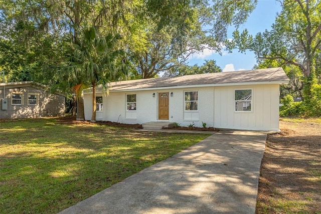 515 Nottingham Dr, Brunswick, GA 31525 - ranch-style home featuring driveway, a front lawn, brick siding, and board and batten siding