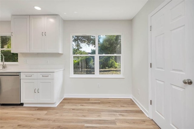 515 Nottingham Dr, Brunswick, GA 31525 - kitchen featuring stainless steel dishwasher, healthy amount of natural light, light countertops, recessed lighting, and light wood-style flooring