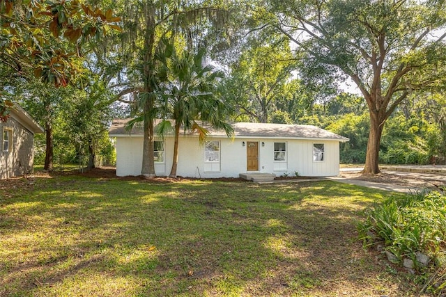 515 Nottingham Dr, Brunswick, GA 31525 - ranch-style house with a front lawn