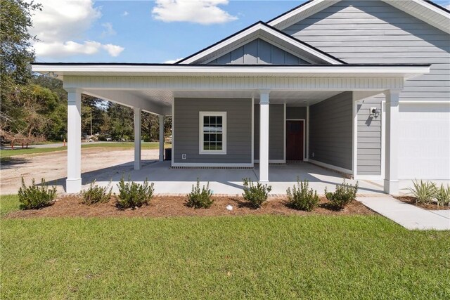 view of front of property with a front yard and a carport