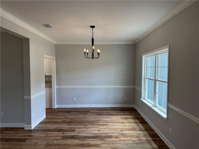 100 Haven Ct, Brunswick, GA 31523 - unfurnished room with dark wood-style floors, a chandelier, a textured ceiling, baseboards, and ornamental molding
