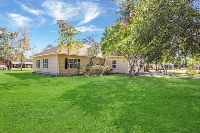 back of house featuring a yard