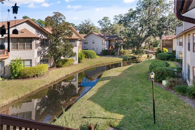 view of yard featuring a water view