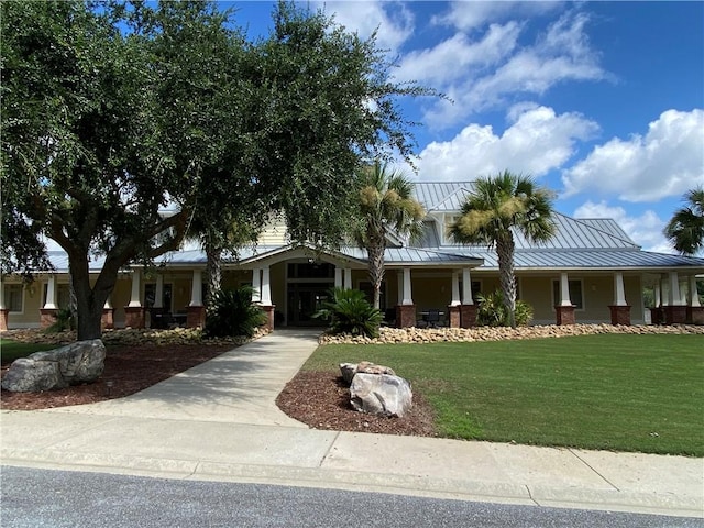 view of front of house with a front lawn