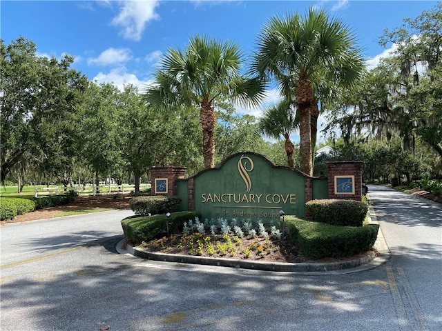 view of community / neighborhood sign