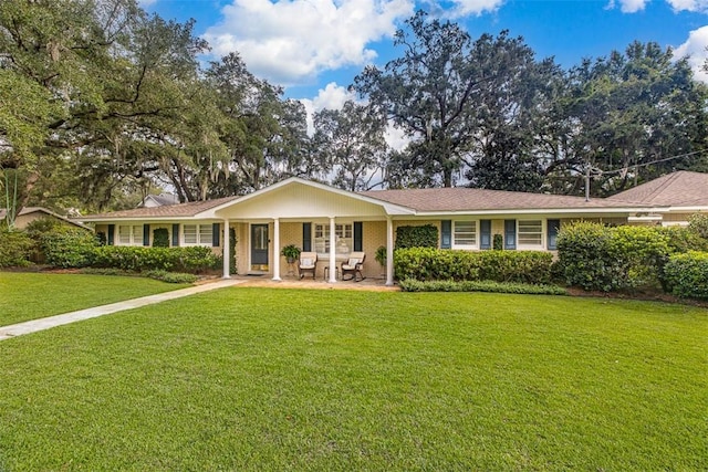 single story home featuring a front lawn