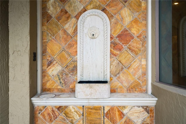 178 Hampton Point Dr, Saint Simons Island, GA 31522 - detailed view of brick siding and arched walkways