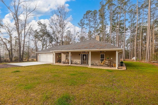 view of front facade featuring a porch, a garage, and a front lawn