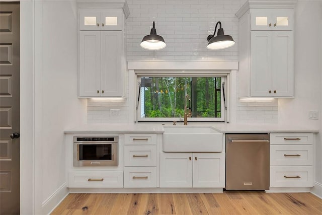 128 W Point Pkwy, Saint Simons Island, GA 31522 - kitchen featuring appliances with stainless steel finishes, a sink, backsplash, and light countertops