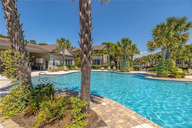 view of swimming pool featuring a patio