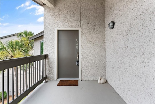 345 Moss Oak Cir, Saint Simons Island, GA 31522 - entrance to property with stucco siding and a balcony