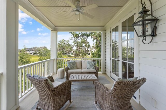 balcony featuring ceiling fan