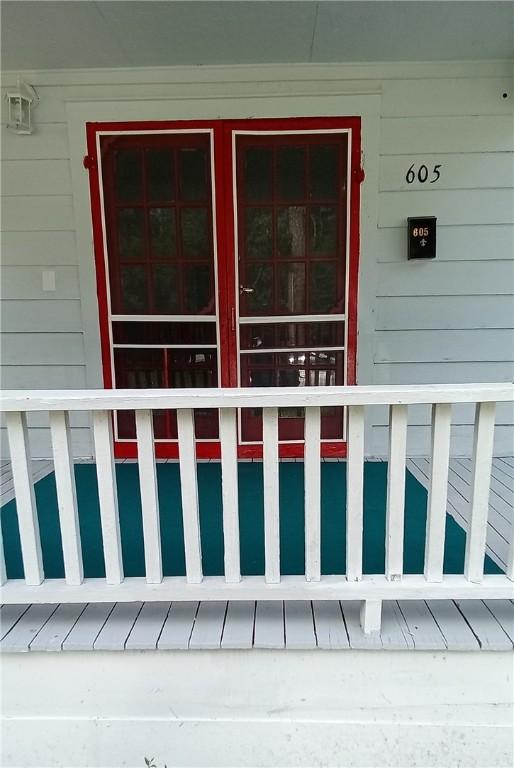 doorway to property with covered porch