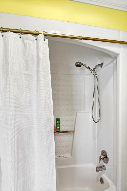 bathroom featuring shower / bathtub combination with curtain