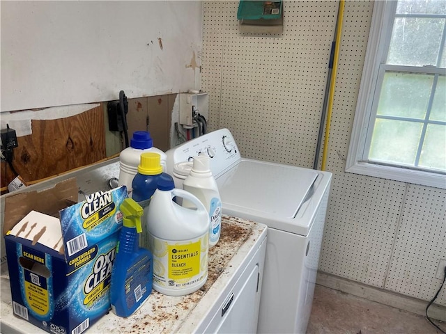 laundry room with washing machine and dryer