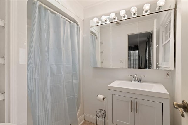 bathroom with a shower with curtain and vanity