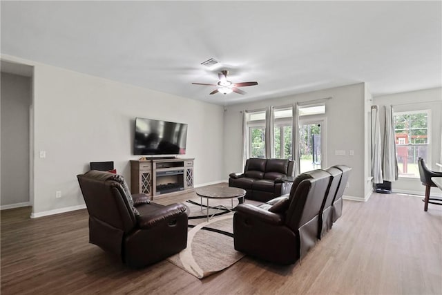 64 Wellington Cir, Brunswick, GA 31525 - living area featuring wood finished floors and a ceiling fan