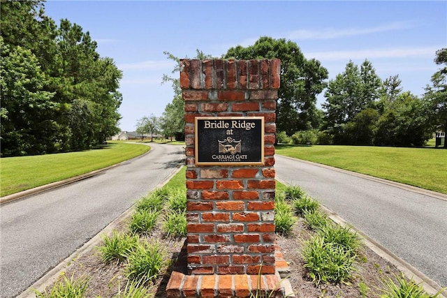 64 Wellington Cir, Brunswick, GA 31525 - community sign with a yard