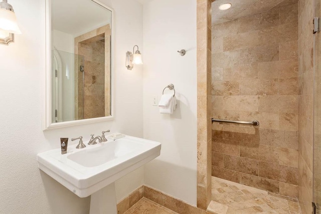 bathroom featuring tiled shower