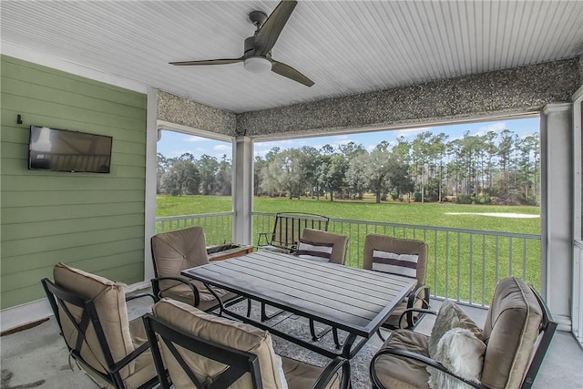 sunroom / solarium featuring ceiling fan