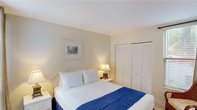 1175 N Beachview Dr Unit 427, Jekyll Island, GA 31527 - bedroom featuring a closet and baseboards