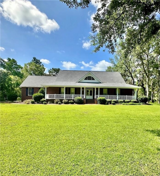 1457 N River Oaks Dr, Blackshear, GA 31516 - farmhouse-style home with covered porch and a front lawn