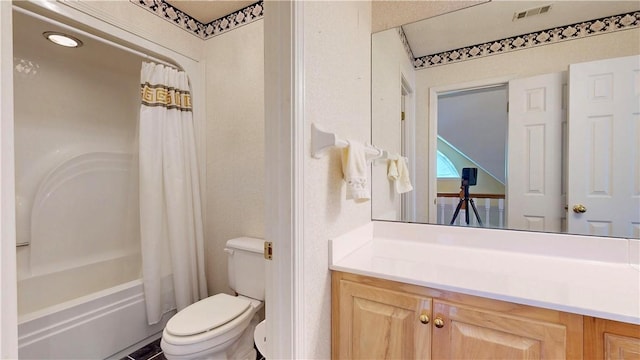 1457 N River Oaks Dr, Blackshear, GA 31516 - bathroom featuring vanity and shower / bath combo