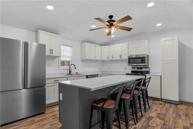 544 Lud Oquinn Rd, Odum, GA 31555 - kitchen with appliances with stainless steel finishes, a sink, recessed lighting, a kitchen breakfast bar, and ceiling fan