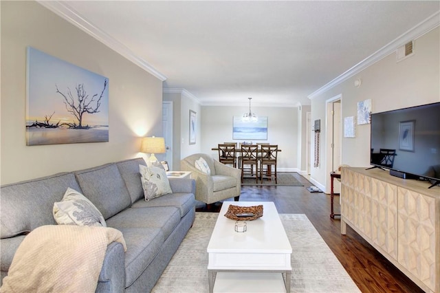 living area with visible vents, baseboards, dark wood-style flooring, and crown molding