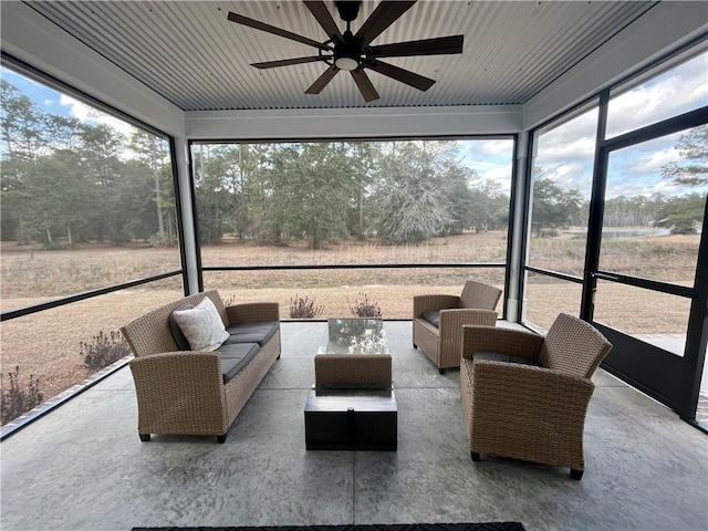 sunroom / solarium featuring a ceiling fan