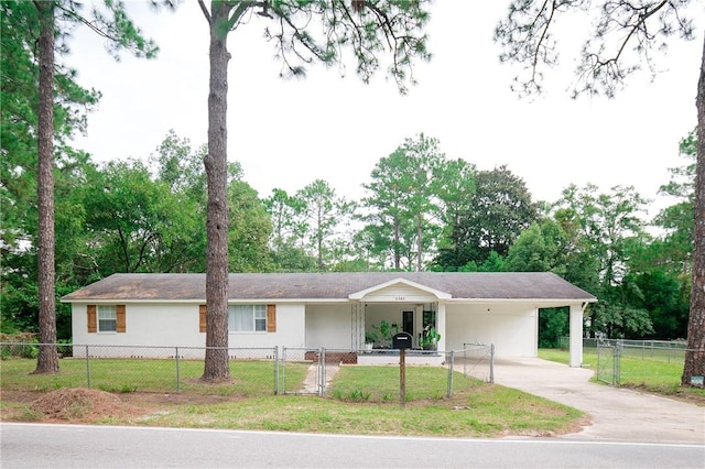 ranch-style house featuring a front lawn and a carport