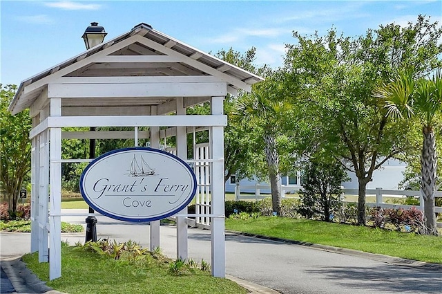 view of community / neighborhood sign