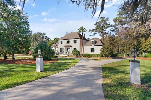 view of front of property with a front yard