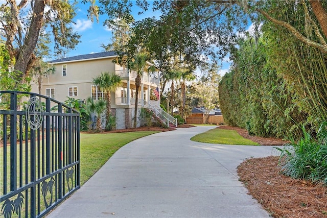 view of home's community featuring a yard