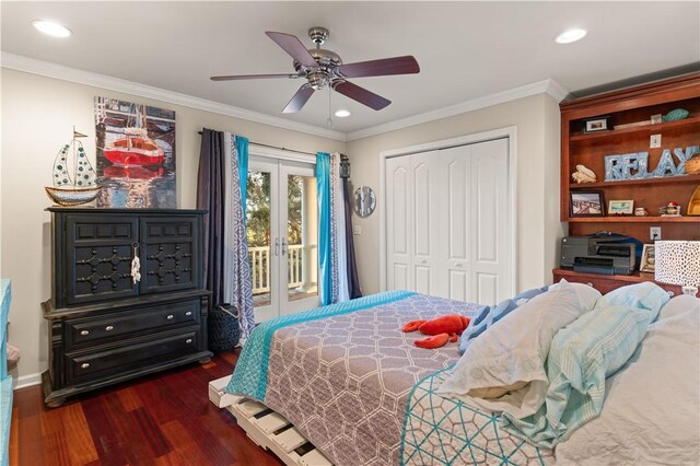 clothes washing area featuring washer and clothes dryer, cabinets, light tile patterned floors, and electric panel