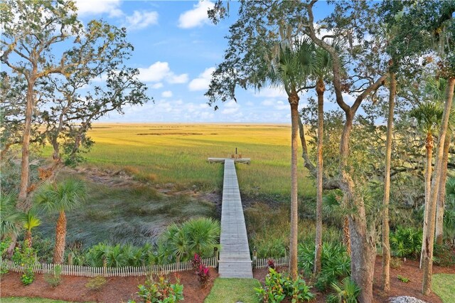 view of yard featuring a rural view