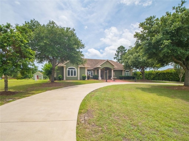 single story home featuring a front lawn