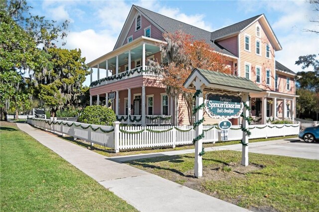 view of front of property with covered porch